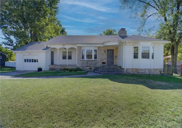 Photo 1 of Sale Pending at 207 Sw 3rd Street, Lees Summit, MO 64063 | MLS# 2648234 | Listing updated on 2026-10-26