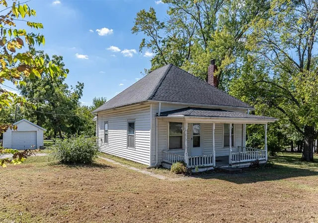 Photo 1 of Sale Pending at 15545 Hickory St, Basehor, KS 66007 | MLS# 2648239 | Listing updated on 2026-10-23