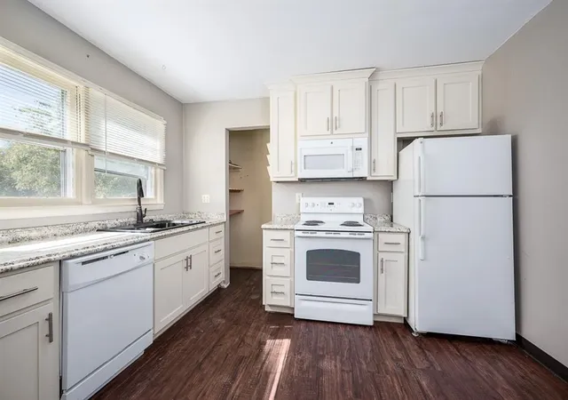 Photo 3 of Sale Pending at 15545 Hickory St, Basehor, KS 66007 | MLS# 2648239 | Listing updated on 2026-10-23