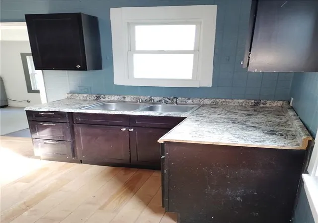 Photo 3 of Single family home for sale at 3421 Flora Ave, Kansas City, MO 64109 | MLS# 2648249 | Listing updated on 2026-10-29