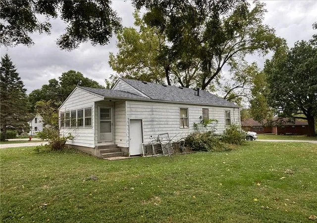 Photo 2 of Single family home for sale at 710 Pine St, Belton, MO 64012 | MLS# 2648253 | Listing updated on 2026-10-22