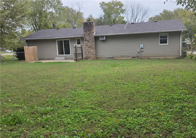 Photo 2 of Single family home for sale at 1705 N Washington St, Nevada, MO 64772 | MLS# 2648259 | Listing updated on 2026-10-30