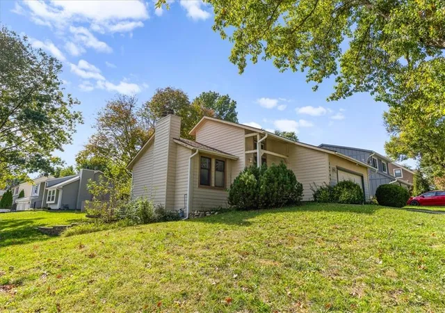 Photo 3 of Single family home for sale at 14705 W 91st Place, Lenexa, KS 66215 | MLS# 2648263 | Listing updated on 2026-10-23