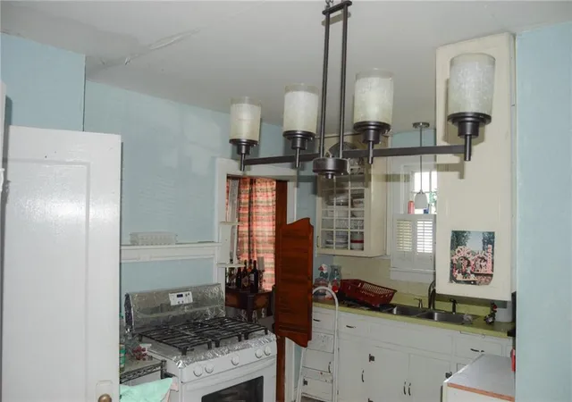 Photo 4 of Single family home for sale at 2503 Grandview Blvd, Kansas City, KS 66102 | MLS# 2648270 | Listing updated on 2026-10-22