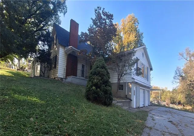 Photo 2 of Single family home for sale at 720 W 1st Street, Carrollton, MO 64633 | MLS# 2648274 | Listing updated on 2026-10-22