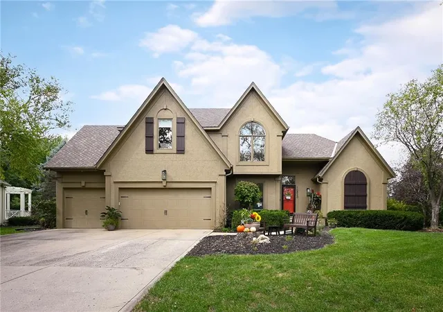 Photo 3 of Single family home for sale at 10830 S Cedar Niles Blvd, Olathe, KS 66061 | MLS# 2648276 | Listing updated on 2026-10-23
