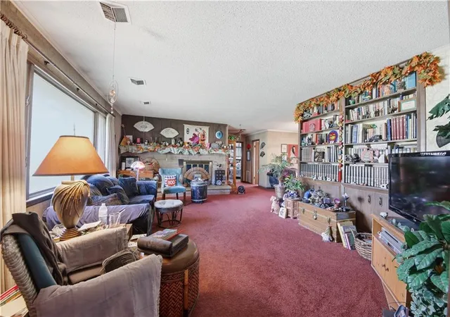 Photo 3 of Single family home for sale at 300 Crestview Dr, Parsons, KS 67357 | MLS# 2648298 | Listing updated on 2026-10-23