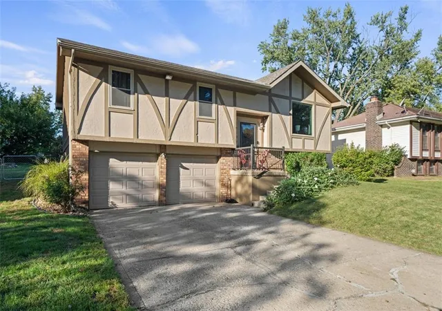 Photo 3 of Single family home for sale at 10509 Nw 57th Street, Kansas City, MO 64152 | MLS# 2648311 | Listing updated on 2026-10-27