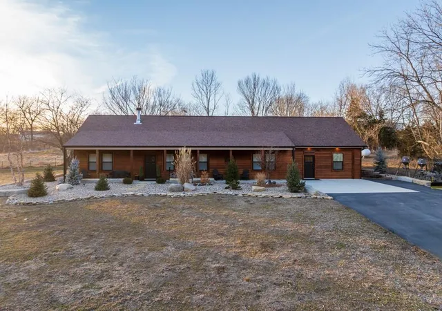 Photo 2 of Single family home for sale at 25733 Dempsey Rd, Mc Louth, KS 66054 | MLS# 2648315 | Listing updated on 2026-10-23