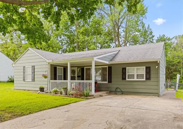 Single family home for sale at 503 NE 67th Terrace, Kansas City, MO 64118 | MLS# 2648320