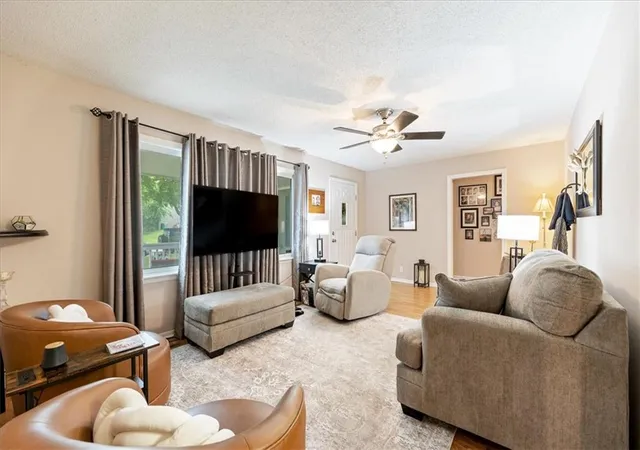 Photo 4 of Single family home for sale at 503 NE 67th Terrace, Kansas City, MO 64118 | MLS# 2648320 | Listing updated on 2026-10-24