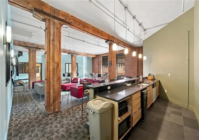 Listing Photo 1 - Condo for sale in building located at 200 Main St, Kansas, MO 64105 - Unit #510
