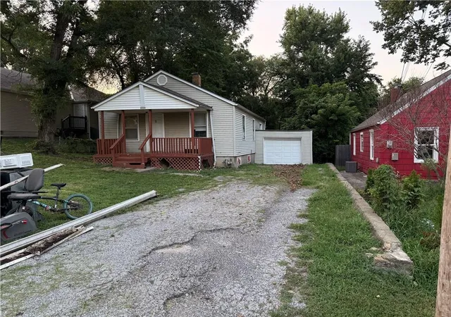 Photo 1 of Sale Pending at 2000 NE 37th Terrace, Kansas City, MO 64116 | MLS# 2648323 | Listing updated on 2026-10-27