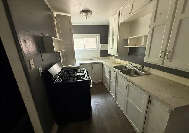 Photo 4 of Sale Pending at 2000 NE 37th Terrace, Kansas City, MO 64116 | MLS# 2648323 | Listing updated on 2026-10-27