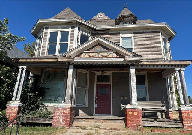 Photo 1 of Single family home for sale at 2225 Jones St, Saint Joseph, MO 64506 | MLS# 2648329 | Listing updated on 2026-10-28