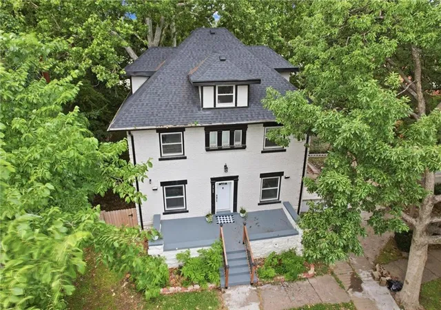Single family home for sale at 2708 Tracy Ave, Kansas City, MO 64109 | MLS# 2648340