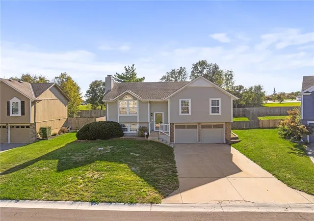 Single family home for sale at 2513 SE Winchester Dr, Lee's Summit, MO 64063 | MLS# 2648341