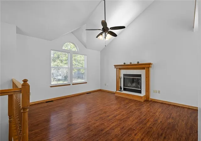 Photo 3 of Single family home for sale at 2513 SE Winchester Dr, Lee's Summit, MO 64063 | MLS# 2648341 | Listing updated on 2026-10-23