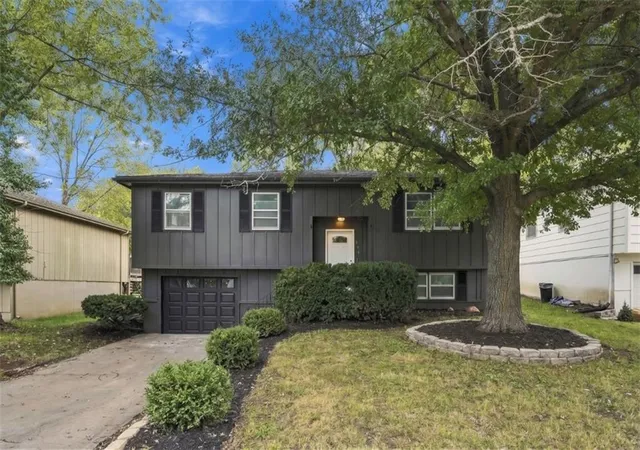 Single family home for sale at 506 E Osage St, Paola, KS 66071 | MLS# 2648347
