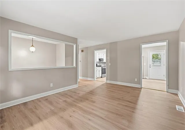 Photo 2 of Single family home for sale at 506 E Osage St, Paola, KS 66071 | MLS# 2648347 | Listing updated on 2026-10-29