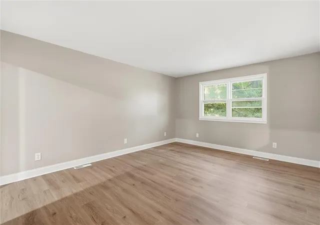 Photo 4 of Single family home for sale at 506 E Osage St, Paola, KS 66071 | MLS# 2648347 | Listing updated on 2026-10-29