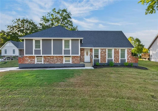 Single family home for sale at 2824 S Ann Ave, Independence, MO 64057 | MLS# 2648350