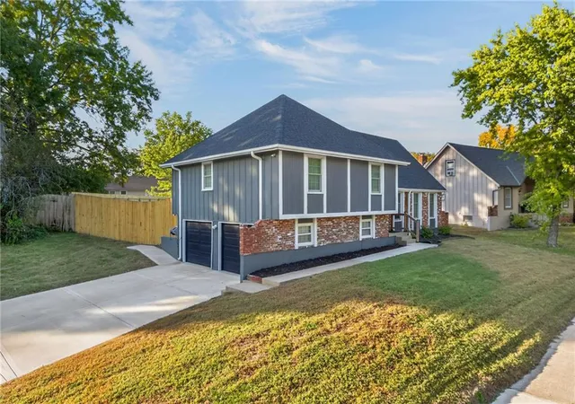 Photo 2 of Single family home for sale at 2824 S Ann Ave, Independence, MO 64057 | MLS# 2648350 | Listing updated on 2026-10-29