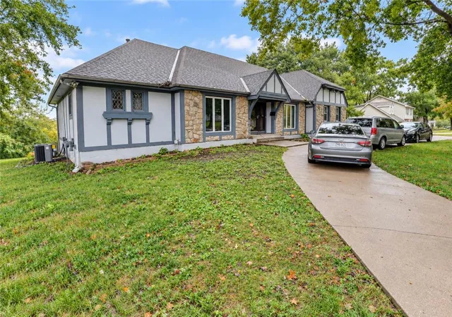 Single family home for sale at 3424 S Norwood Ave, Independence, MO 64052 | MLS# 2648359