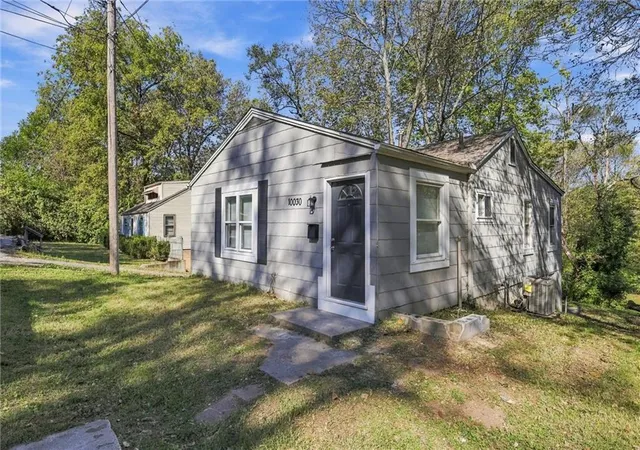 Photo 2 of Single family home for sale at 10030 E 22nd Street, Independence, MO 64052 | MLS# 2648363 | Listing updated on 2026-10-27