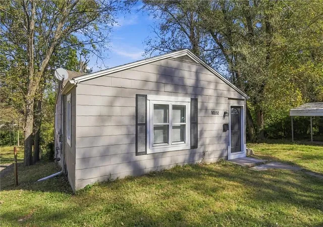 Photo 3 of Single family home for sale at 10030 E 22nd Street, Independence, MO 64052 | MLS# 2648363 | Listing updated on 2026-10-27