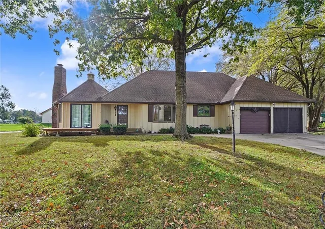Photo 1 of Single family home for sale at 17 Lakeridge Rd, Garnett, KS 66032 | MLS# 2648373 | Listing updated on 2026-10-23