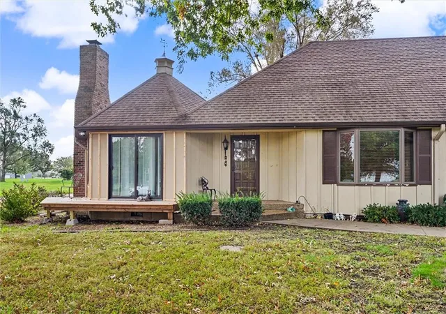 Photo 3 of Single family home for sale at 17 Lakeridge Rd, Garnett, KS 66032 | MLS# 2648373 | Listing updated on 2026-10-23