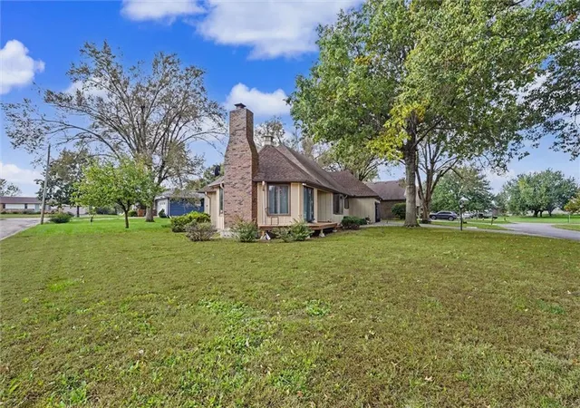 Photo 3 of Single family home for sale at 17 Lakeridge Rd, Garnett, KS 66032 | MLS# 2648373 | Listing updated on 2026-10-23