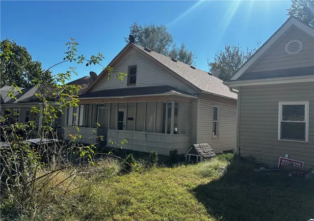 Photo 2 of Single family home for sale at 614 Hardin St, Saint Joseph, MO 64505 | MLS# 2648378 | Listing updated on 2026-10-29