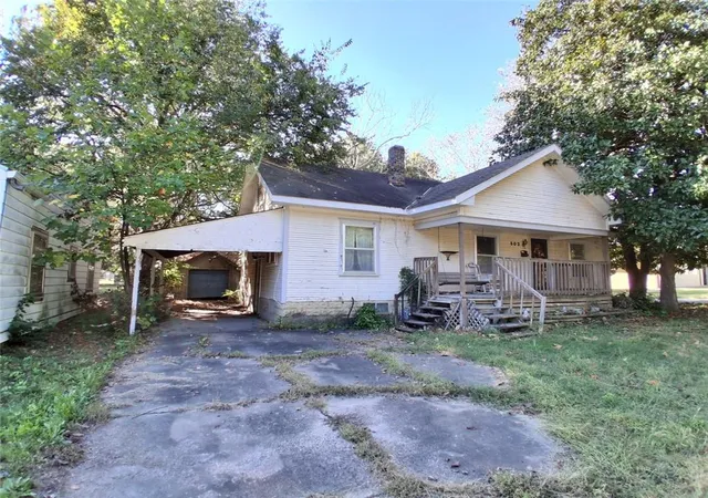 Photo 2 of Single family home for sale at 502 E 21st Street, Pittsburg, KS 66762 | MLS# 2648385 | Listing updated on 2026-10-23