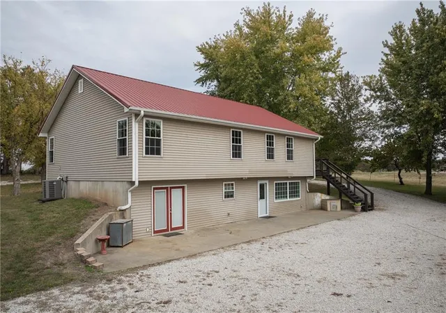 Photo 3 of Single family home for sale at 510 SW 801 Road, Holden, MO 64040 | MLS# 2648394 | Listing updated on 2026-10-28