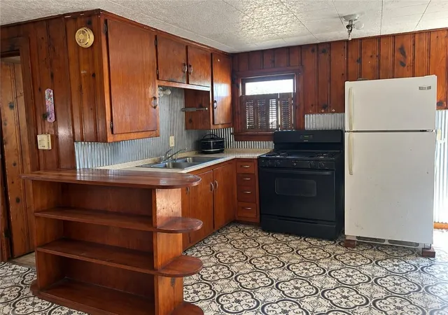 Photo 4 of Single family home for sale at 604 W 6th Street, Coffeyville, KS 67337 | MLS# 2648401 | Listing updated on 2026-10-22