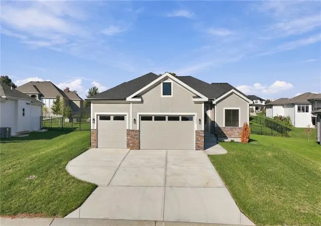 Single family home for sale at 2605 NE Crestview St, Blue Springs, MO 64029 | MLS# 2648405