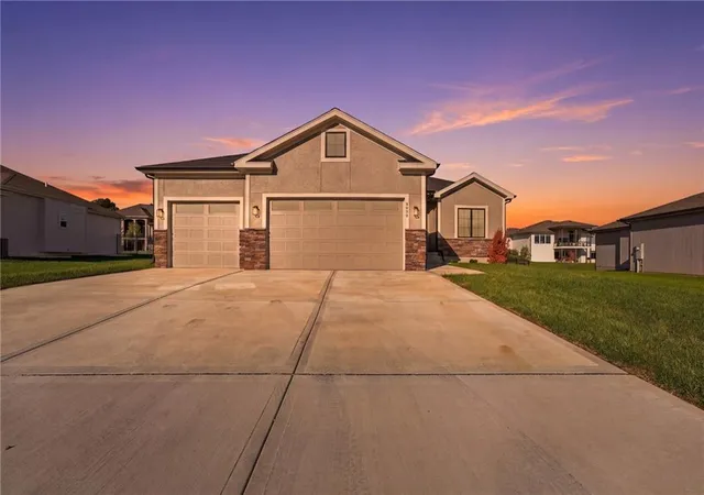 Photo 1 of Single family home for sale at 2605 NE Crestview St, Blue Springs, MO 64029 | MLS# 2648405 | Listing updated on 2026-10-25