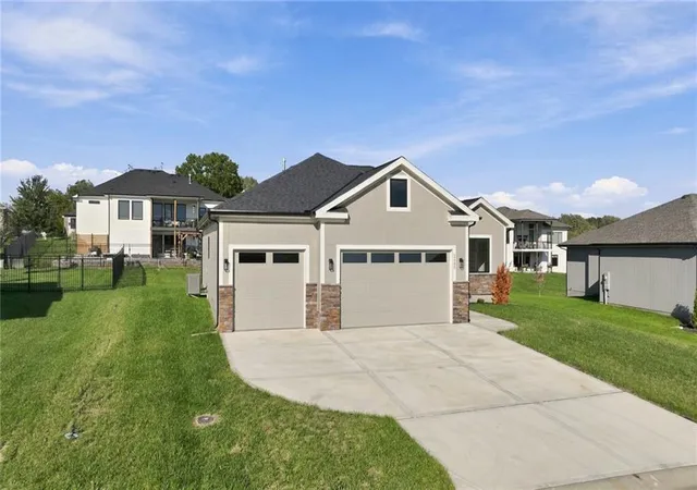 Photo 3 of Single family home for sale at 2605 NE Crestview St, Blue Springs, MO 64029 | MLS# 2648405 | Listing updated on 2026-10-25