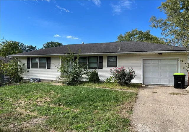 Single family home for sale at 502 NW Central St, Lees Summit, MO 64063 | MLS# 2648408