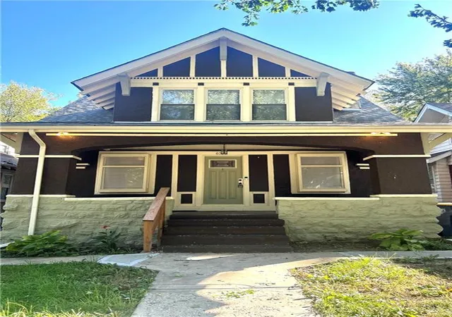 Single family home for sale at 4031 S Benton Ave, Kansas City, MO 64130 | MLS# 2648411