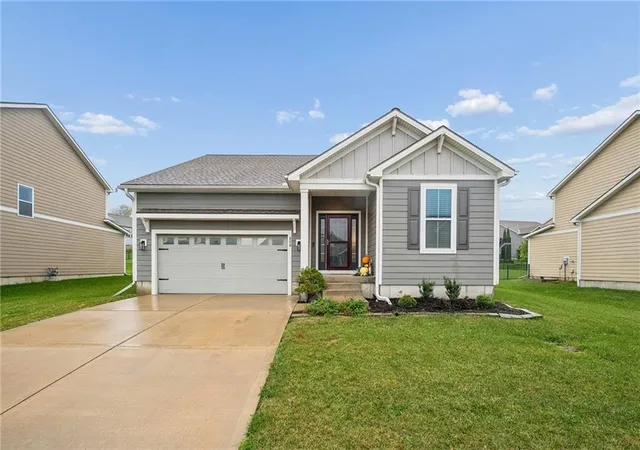Single family home for sale at 520 SW Haverford Rd, Lees Summit, MO 64081 | MLS# 2648416