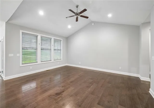 Photo 4 of Single family home for sale at 520 SW Haverford Rd, Lees Summit, MO 64081 | MLS# 2648416 | Listing updated on 2026-10-26