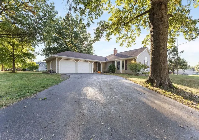 Single family home for sale at 44 Hubbard Pl, Lathrop, MO 64465 | MLS# 2648417