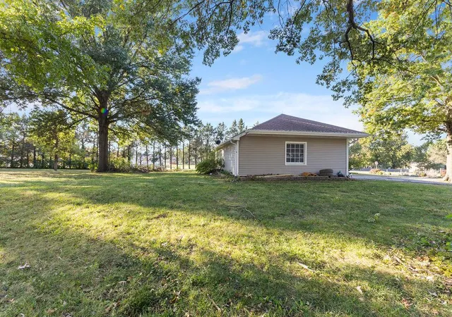 Photo 3 of Single family home for sale at 44 Hubbard Pl, Lathrop, MO 64465 | MLS# 2648417 | Listing updated on 2026-10-28