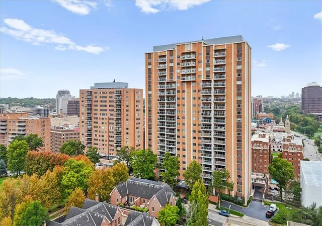Condo for sale at 121 W 48th Street #1504, Kansas City, MO 64112 | MLS# 2648423