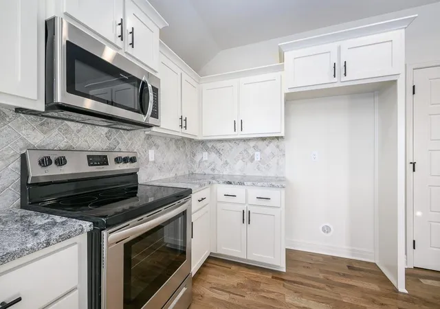 Photo 4 of Single family home for sale at 24525 195th Street, Leavenworth, KS 66048 | MLS# 2648426 | Listing updated on 2026-10-23