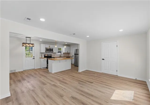 Photo 3 of Single family home for sale at 7800 W 59th Terrace, Mission, KS 66202 | MLS# 2648427 | Listing updated on 2026-10-23