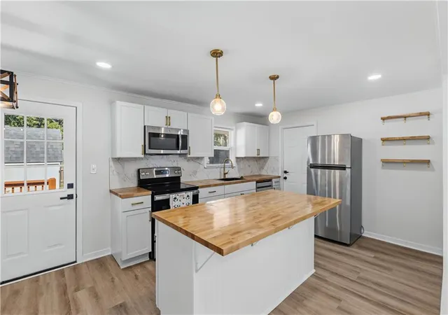 Photo 4 of Single family home for sale at 7800 W 59th Terrace, Mission, KS 66202 | MLS# 2648427 | Listing updated on 2026-10-23